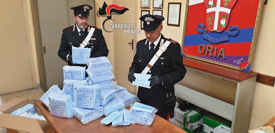 +++ Oria (BR). Rapinano 8.100 mascherine in TNT a commerciante cinese, arrestati dai Carabinieri due fratelli. +++