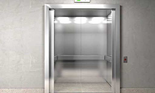 Qual è il modo più sicuro per viaggiare sull’ascensore in questo periodo di emergenza da COVID-19