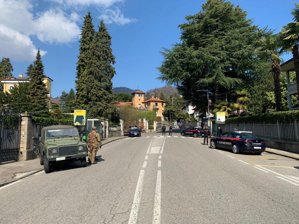 Solbiate Olona, controlli per strada, Carabinieri ed Esercito Italiano