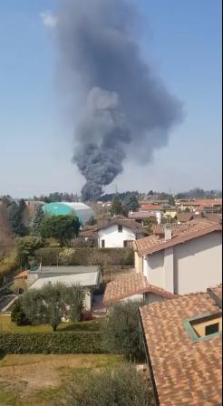 Incendio a Cedrate, state in casa avverte il sindaco Cassani