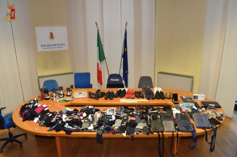 Questura di Varese – Poliziotto di Quartiere - Ruba un paio di scarpe, in casa la Polizia scopre un deposito pieno di merce rubata.
