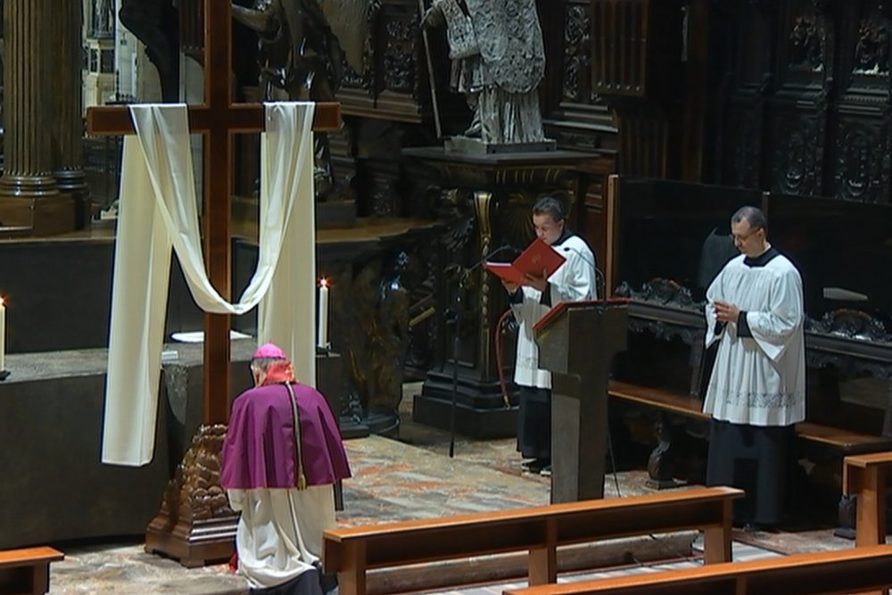 Milano l'Arcivescovo presiede la Via Crucis per la zona Pastorale VI