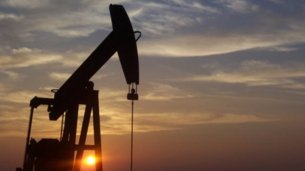 petrolio: crollo del prezzo a -37 dollari al barile