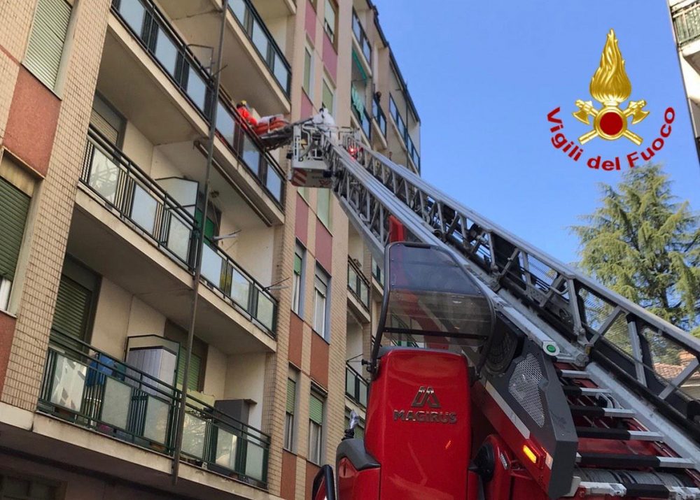 Varese. Vigili del fuoco soccorrono persona