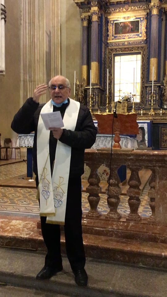 Somma Lombardo: il Prevosto don Basilio Mascetti in preghiera al Santuario della Ghianda