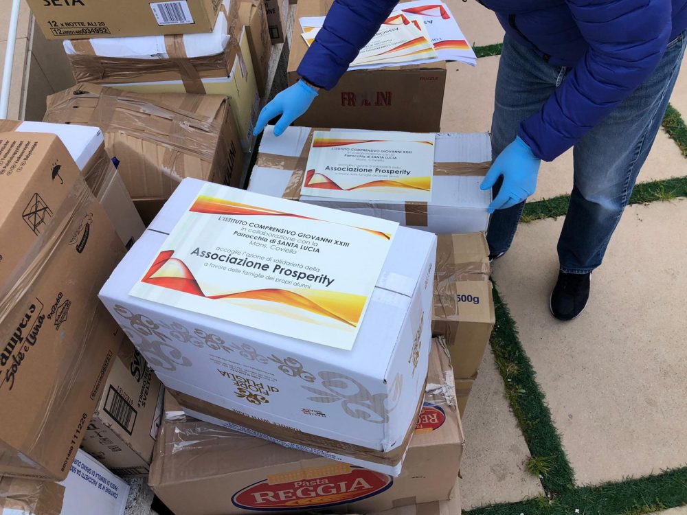 Donati 25 pacchi con pacchi alimentari alle famiglie in difficoltà